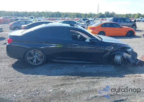 2013 BMW M5 z USA, uszkodzony, nr VIN WBSFV9C5XDC773174